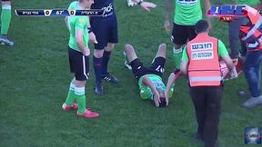 Kabaret! Noszowi zrzucili kontuzjowanego gracza. Przeniósł go kolega