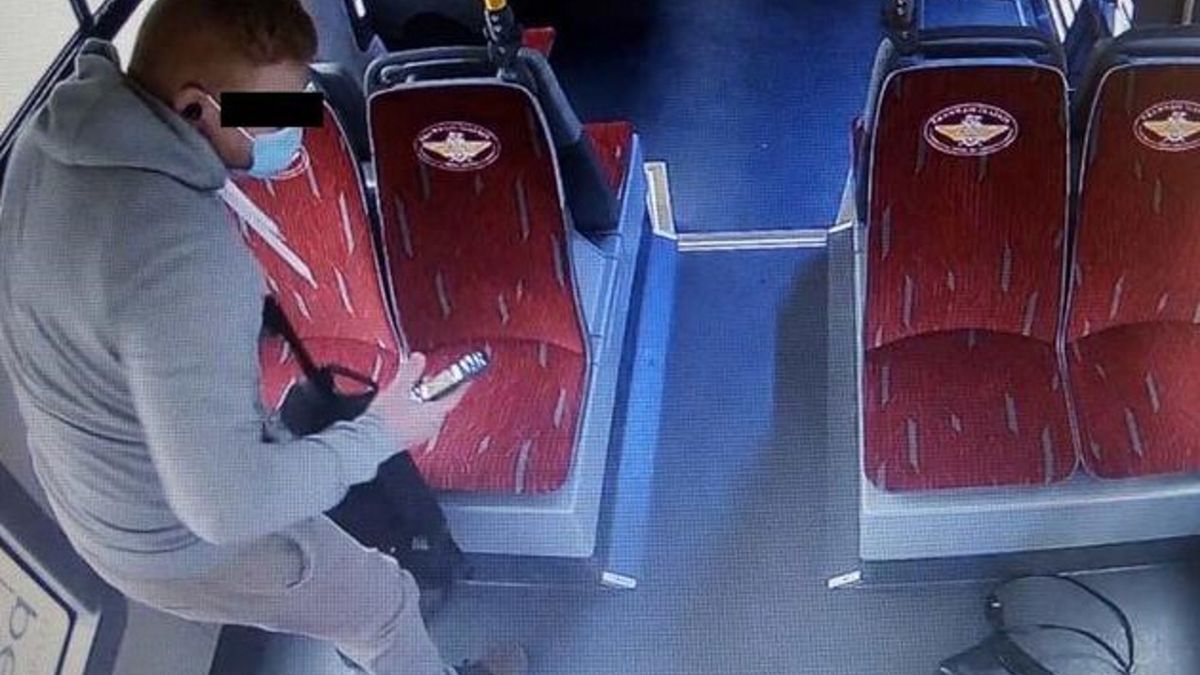 Mężczyzna skusił się na cudzą torebkę