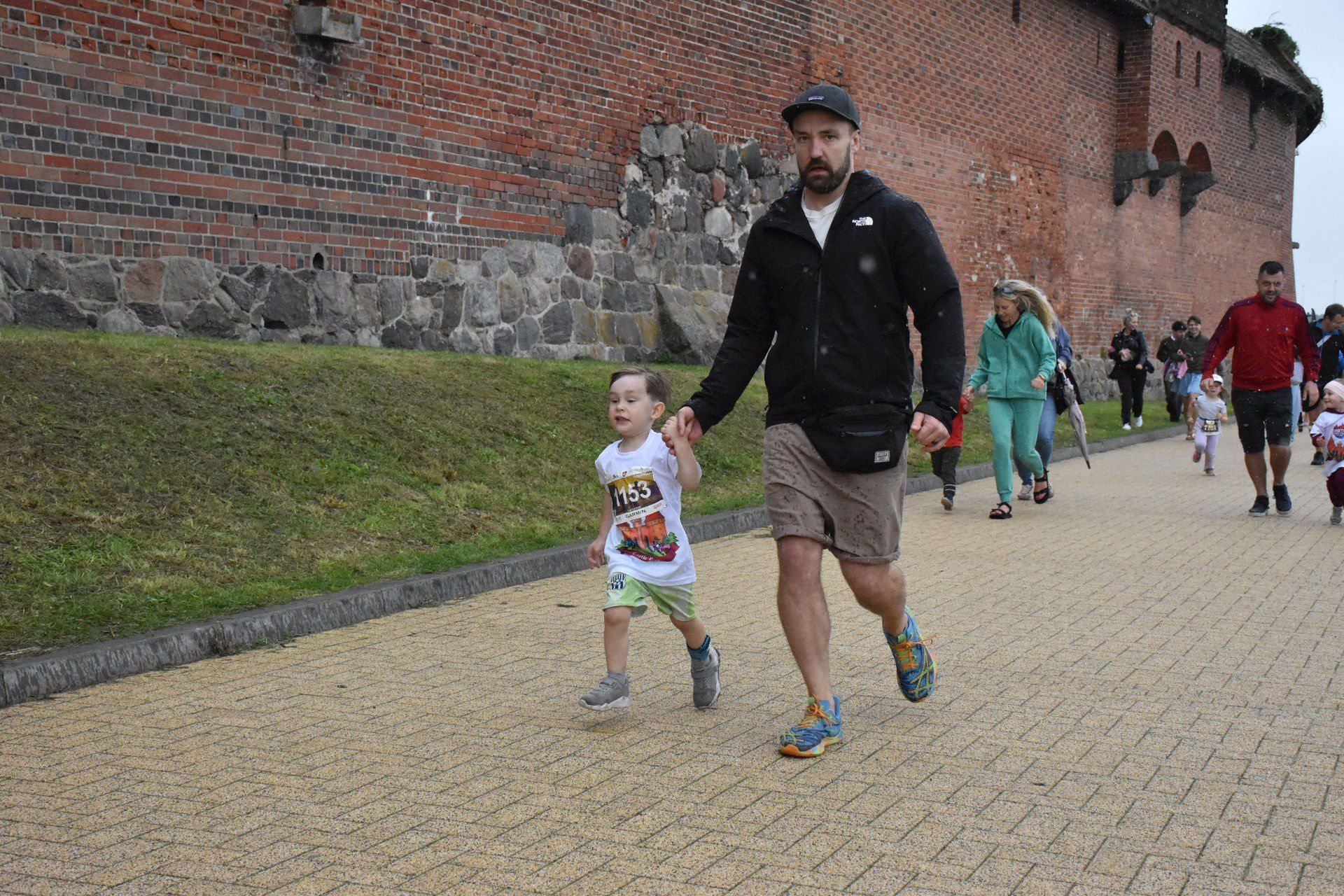 Castle Triathlon Malbork 2025. Biegi dzieci i młodzieży na bulwarze