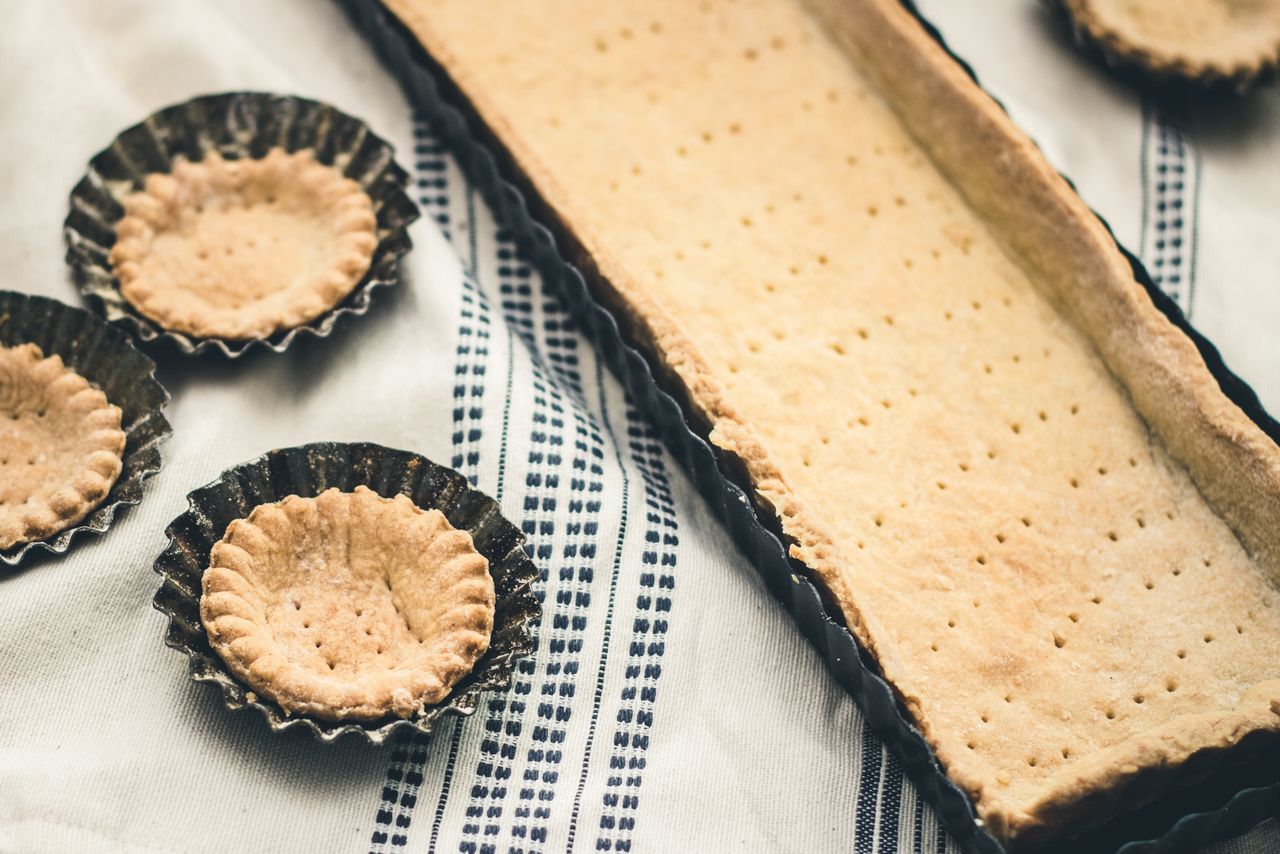 Kruche ciasto do szarlotki zagniatam z trzech składników