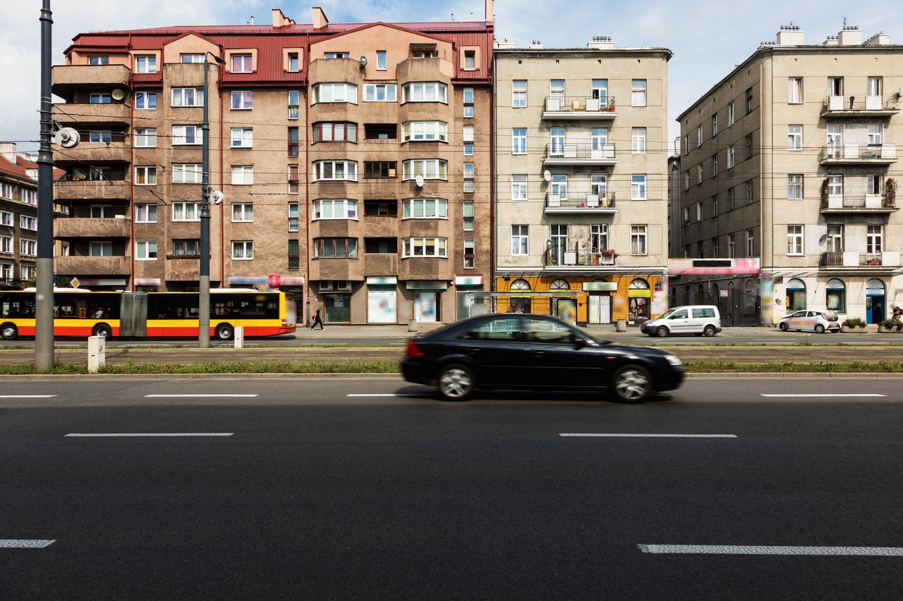 Polacy kupują coraz starsze auta. Na rynku brakuje nowych 