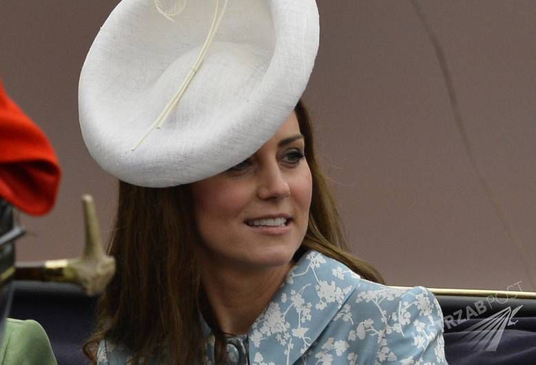 Kate Middleton po raz pierwszy od urodzenia Charlotte pokazała się publicznie! [zdjęcia]
