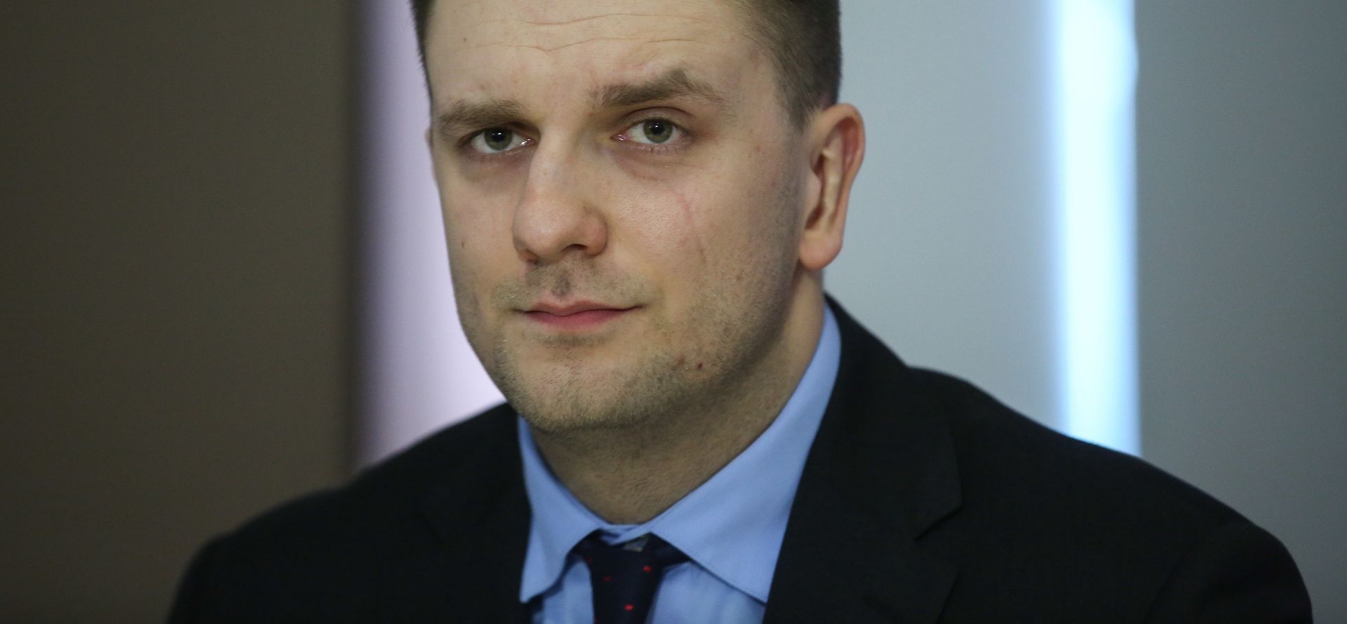 Łukasz Mejza został posłem w marcu 2021 roku. Od połowy października jest wiceministrem sportu i turystyki 