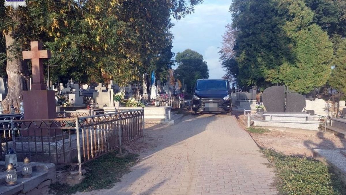 Potrącił kobietę karawanem. Na miejsce wezwano śmigłowiec LPR.