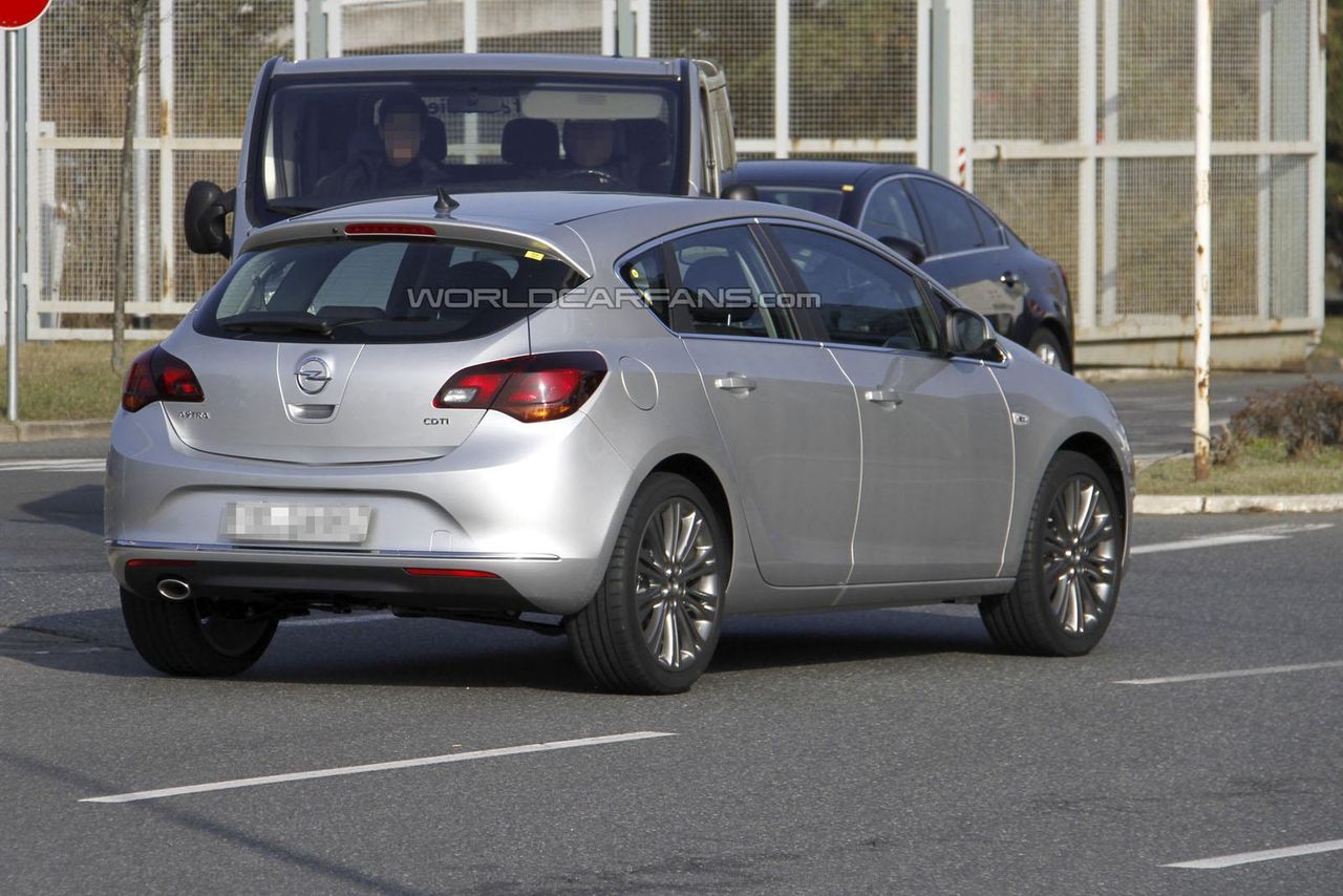 Opel Astra facelifting