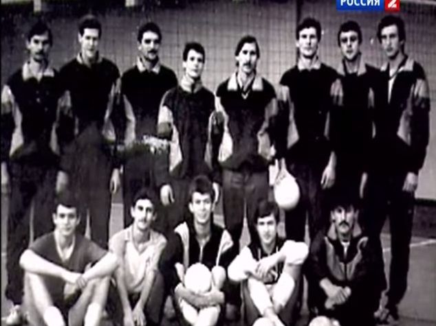 19-letni Siergiej Tietiuchin (dolny rząd, drugi z prawej) wraz z reprezentacją Sbornej. Mistrzostwa Europy Juniorów 1994 r. / Źródło: Rossija2