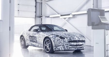 Jaguar F-Type – dziki kot zaatakuje w Paryżu! [wideo]
