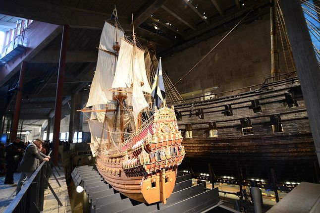 Vasa (model) - widoczna bardzo wysoka burta okrętu i wyniesiona w górę rufa