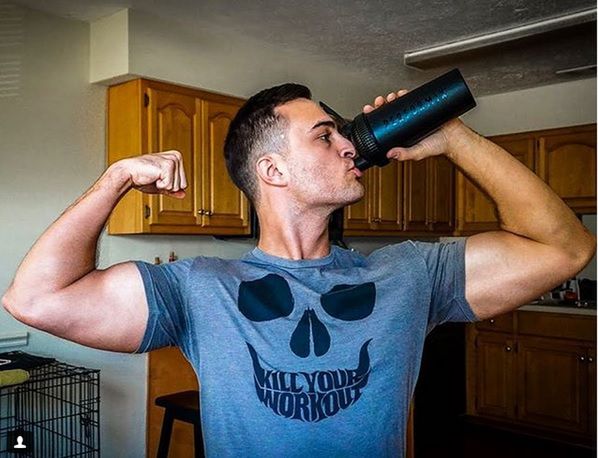 Andrew nie rozstawał się z bidonem