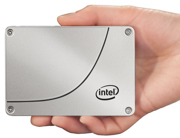 Intel SSD DC S3700 dysk zdjęcie dłoń