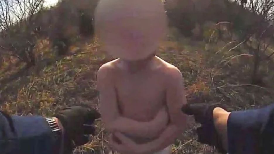 Nagi trzylatek na środku pustkowia. Groziło mu śmiertelne niebezpieczeństwo