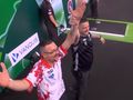 Coś pięknego! Wspaniały gest fair play po niezwykłym wyczynie na MŚ w darta! [WIDEO]