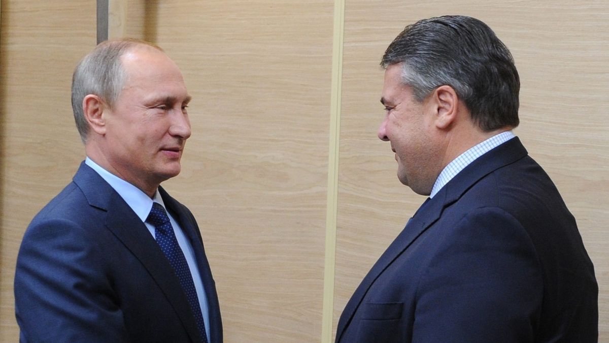 Sigmar Gabriel i Władimir Putin, 28 października 2015 roku, Moskwa