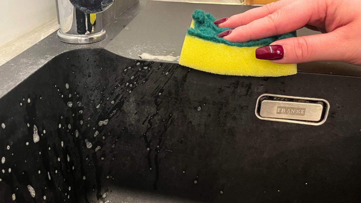 Czyszczenie zlewu domową mieszanką