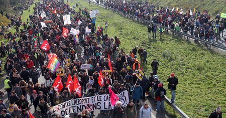 Wielotysięczna manifestacja we Francji. Nie chcą nowego lotniska