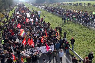 Wielotysięczna manifestacja we Francji. Nie chcą nowego lotniska