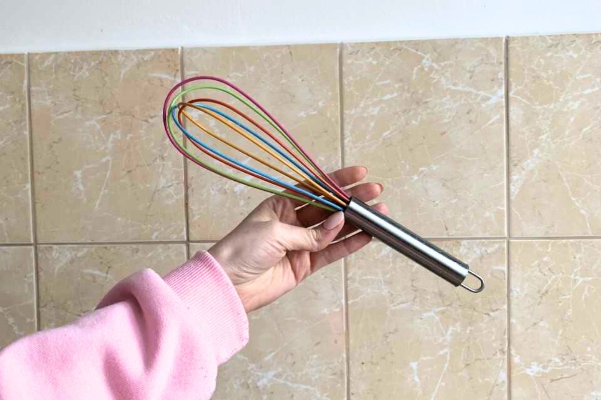 Unlock the hidden potential of your whisk. An ingenious cooking and cleaning hack revealed