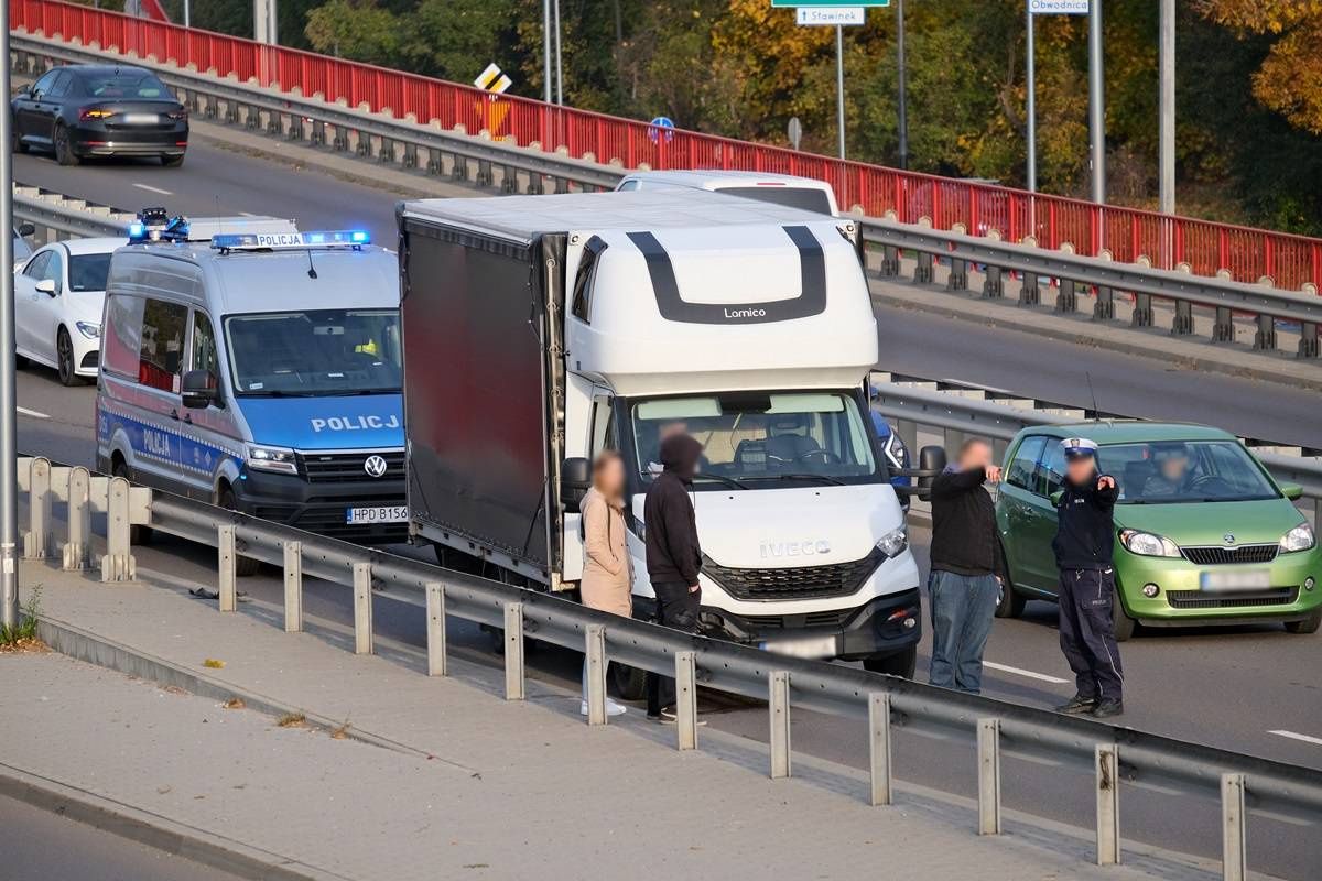 Zderzenie iveco i volkswagena na al. Solidarności