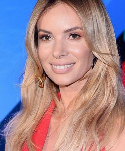 Izabela Janachowska pozuje z rodziną na basenie. Fani komplementują synka