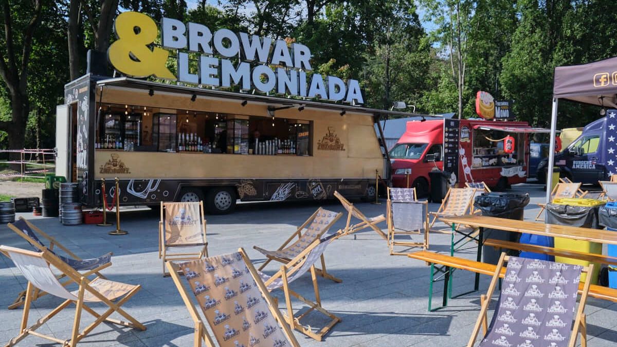 żarciowozy - food trucki na placu teatralnym w lublinie