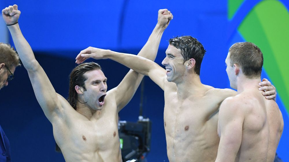 Zdjęcie okładkowe artykułu: Newspix / ZUMAPRESS.com / Cody Miller i Michael Phelps po wygranej z sztafecie 4x100 m stylem zmiennym na igrzyskach w Rio de Janeiro