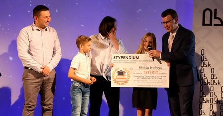 10 x 10 tysięcy złotych. Stypendia dla najzdolniejszych uczniów