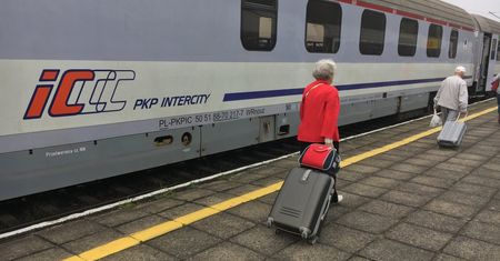 Liczba podróżujących pociągami spada. Wszystko przez remonty
