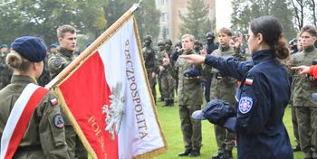 Biały Bór: Uroczyste ślubowanie klas mundurowych w Zespole Szkół nr 7