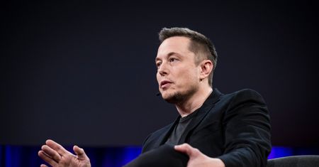 Elon Musk śpi pod biurkiem. Tak chce zmotywować pracowników Tesli