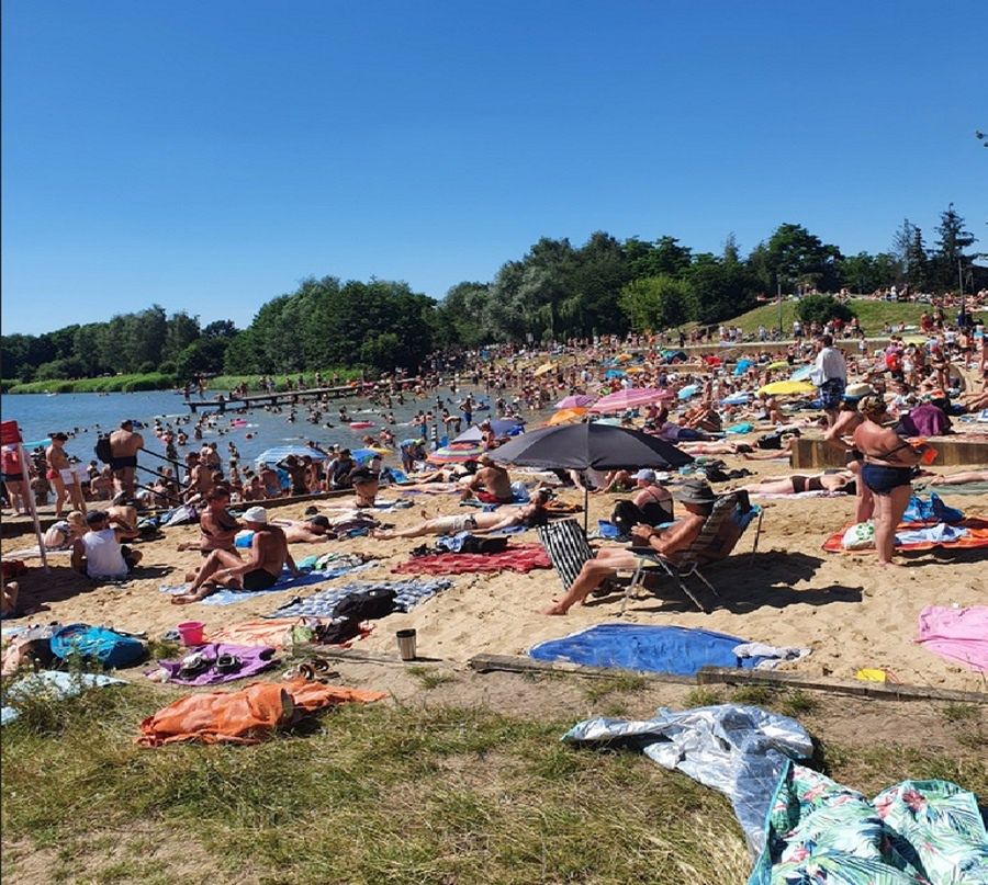 "Ale jaka epidemia?". Maseczki chowamy głęboko do plecaka i odpoczywamy jak gdyby nigdy nic