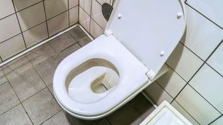 Najgorszy papier wg proktologa. Unikaj w toalecie