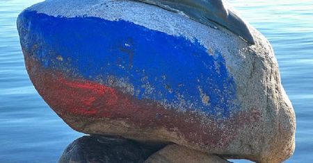 "Akt wandalizmu". Oto co zrobili na słynnym pomniku Małej Syrenki