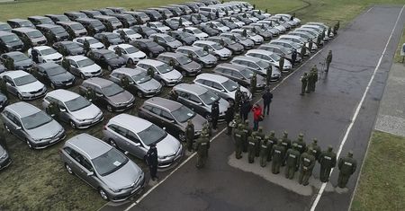 Nowe samochody dla straży granicznej. Wśród nich nie ma jednak terenówek