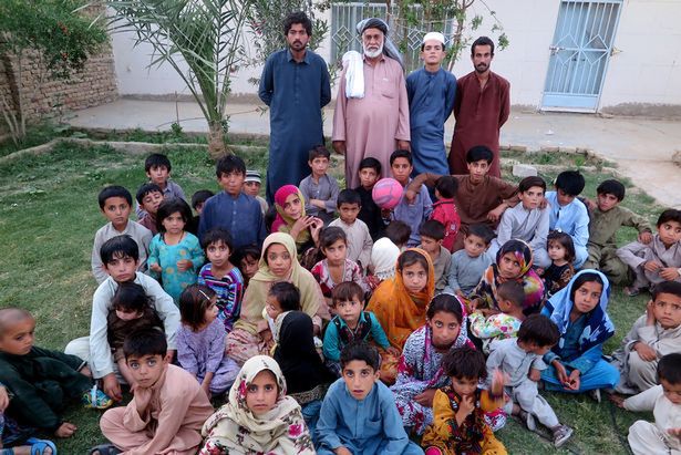 Abdul z dziećmi /mirror.co.uk