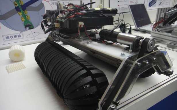 Robot, dla którego jazda do przodu oznacza dowolny kierunek 6