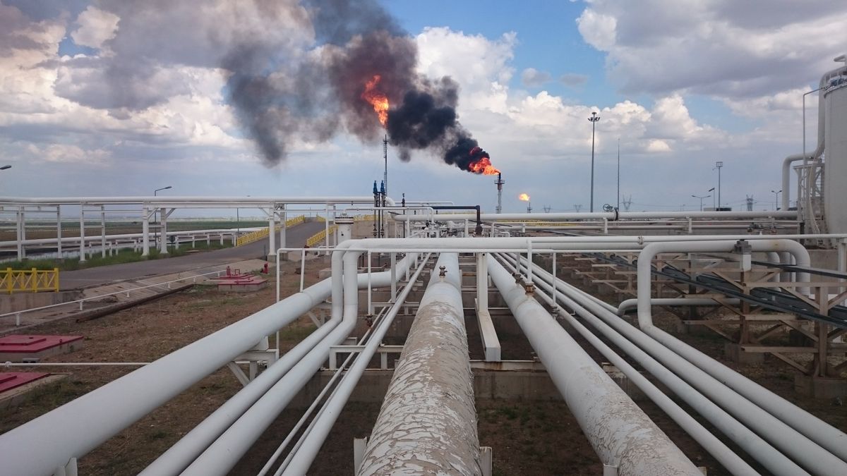 iraqi kurdistan, oil field, refinery, smoke, pipelines, iraq, sky, kurd, oil refinery, travel, black oil, transportation, city, erbil, factory, middle east, pipes, fire, flame, kirkuk, kurdistan, kurdish, northern iraq, southern kurdistan, fuel, gas, oilfield, power, powerplant, energy, powerful, soil, sulaymaniyah, dohuk, baghdad