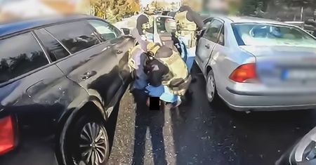 CBŚP rozbiło gang działający we Wrocławiu. Nagranie z zatrzymania