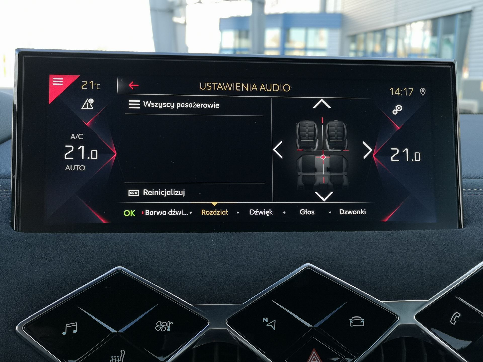 DS 3 Crossback: Rzut oka na system info-rozrywki, systemy wsparcia i bezpieczeństwa 19