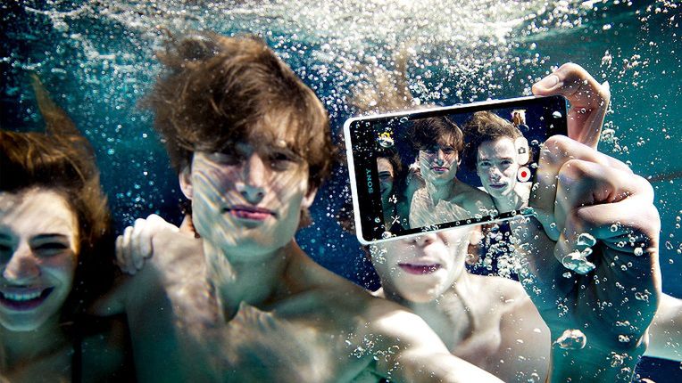 Sony miniaturyzuje swojego flagowca. Oto wodoodporna Xperia ZR 1