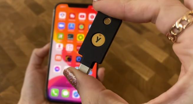 Politycy będą korzystać z kluczy U2F do weryfikacji przy logowaniu