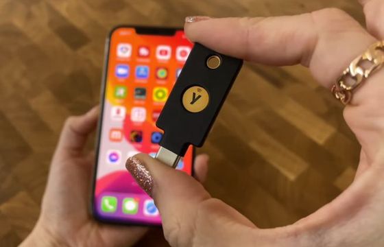 Politycy będą korzystać z kluczy U2F do weryfikacji przy logowaniu