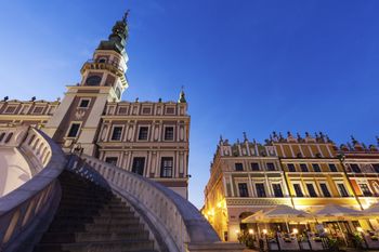 Pogoda w Zamościu. Prognoza na czwartek 1 stycznia. Mróz rano, od popołudnia przejaśnienia i silniejszy wiatr wieczorem