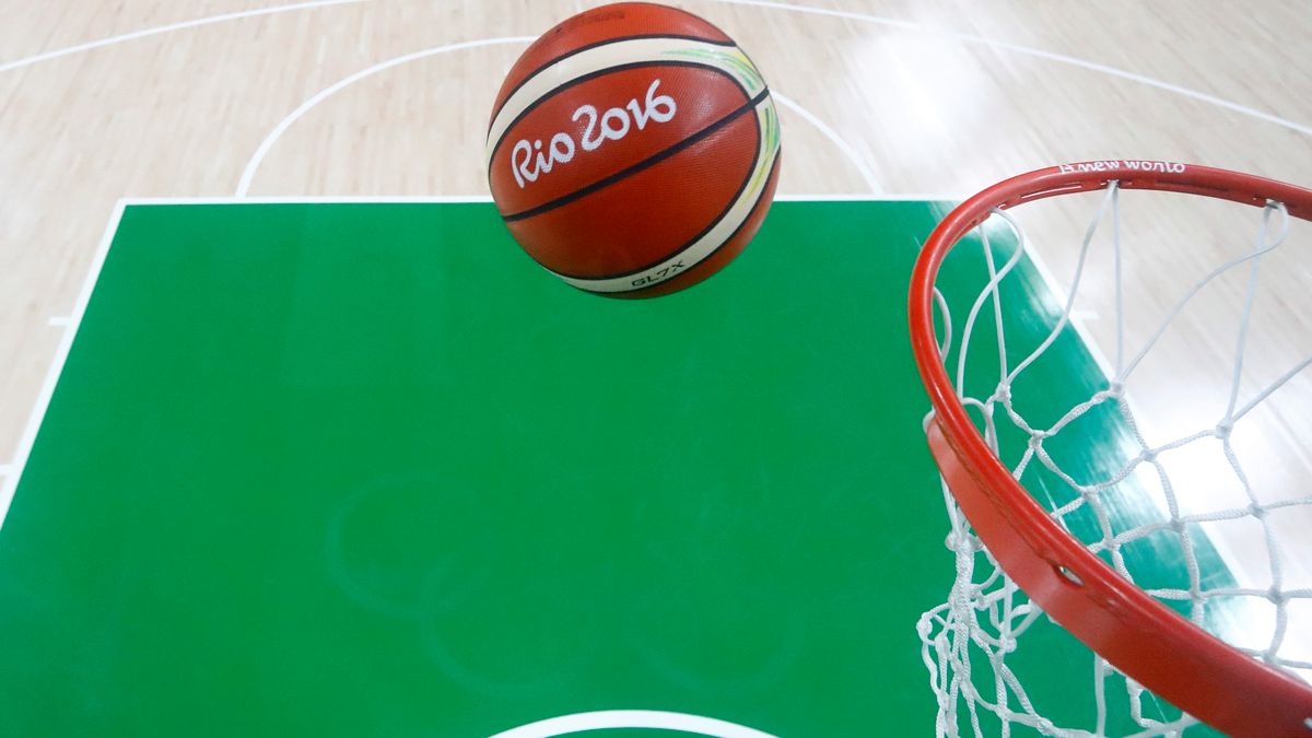 PAP/EPA / Na zdjęciu piłka do koszykówki