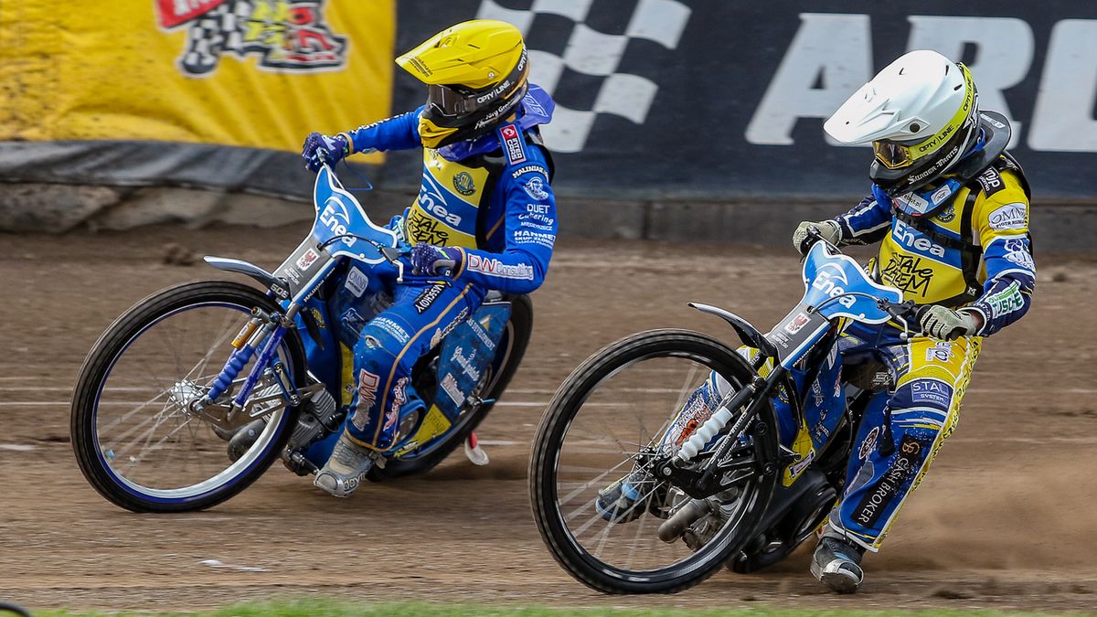 WP SportoweFakty / Michał Krupa / Na zdjęciu: Oskar Paluch (kask żółty), Mateusz Bartkowiak (biały)