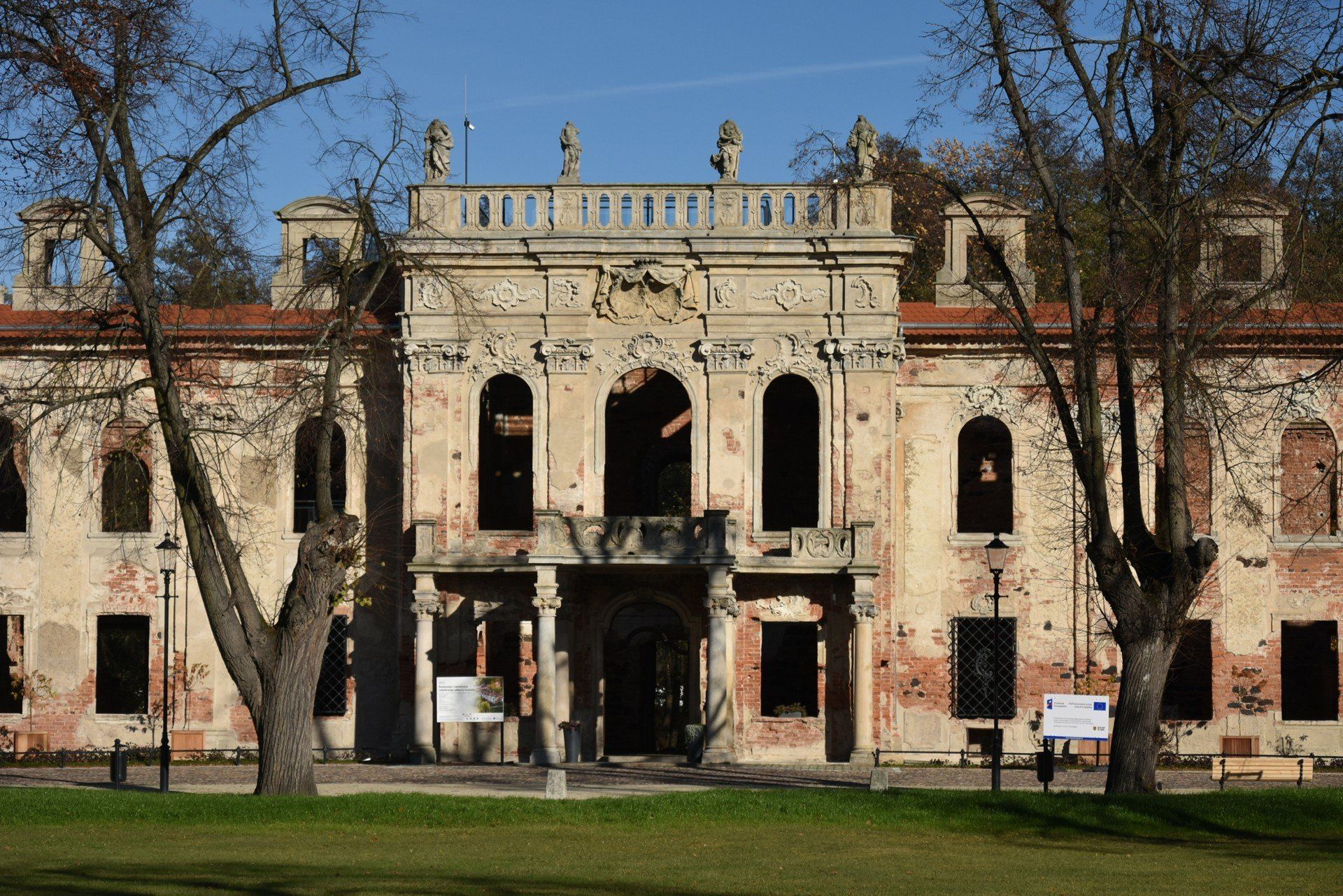 Ruiny pałacu w Goszczu