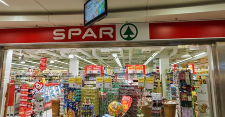 Gigant się poddaje i sprzedaje sieć sklepów. Kupił je w Polsce za 1 euro
