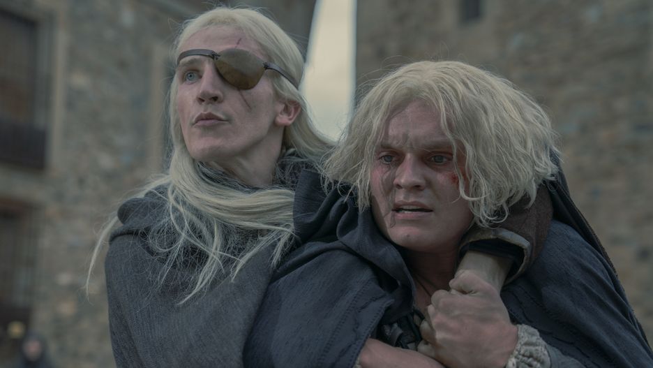Tom Glynn-Carney i Ewan Mitchell w serialu "Ród Smoka" HBO
