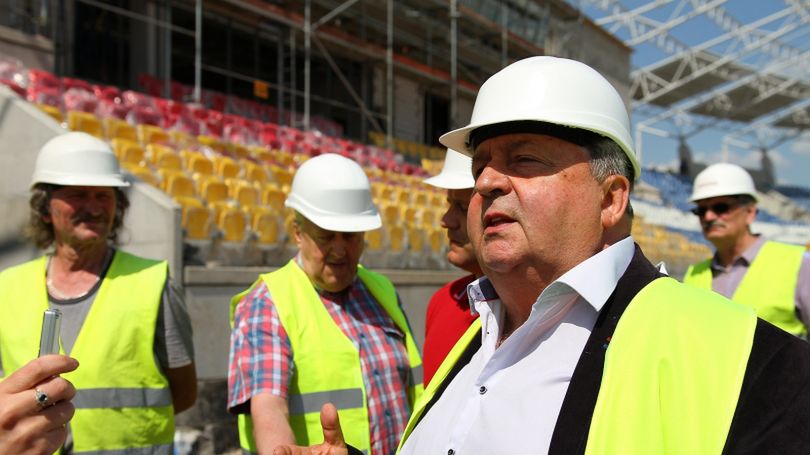 Witold Skrzydlewski na budowie nowego stadionu Orła Łódź