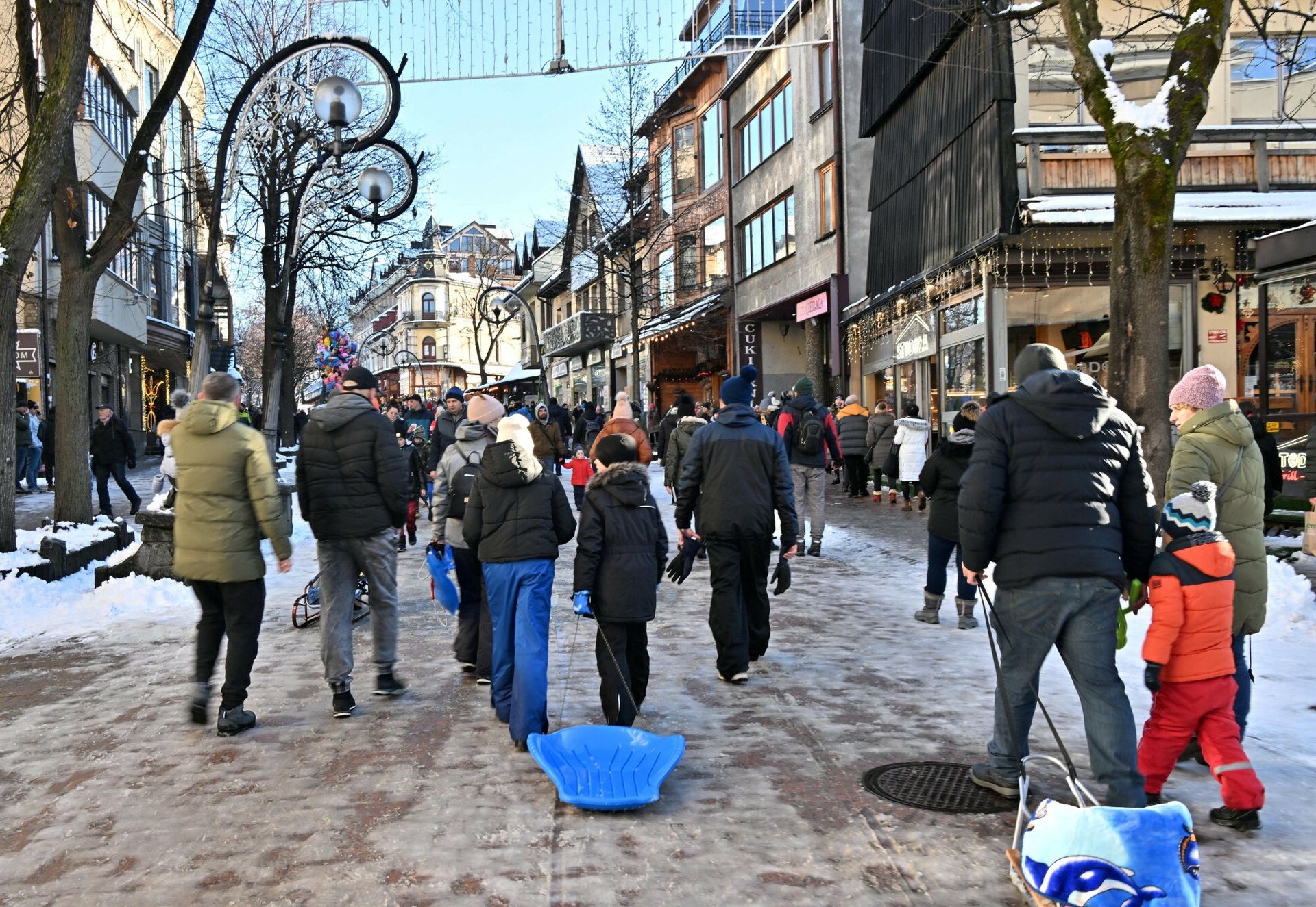 Tired Kids Hiking: Dealing with Wet Feet and Tears - News Directory 3