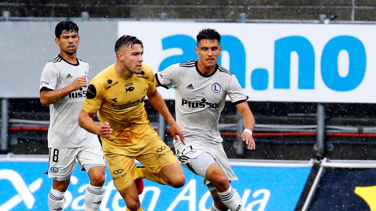 PAP/EPA / Mats Torbergsen / Na zdjęciu: Fredrik Andre Bjorkan (z lewej) oraz Bartosz Kapustka (w środku)